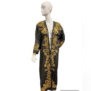 That perfect Vintage kaftan to wear on top of basically anything. Unique piece!!